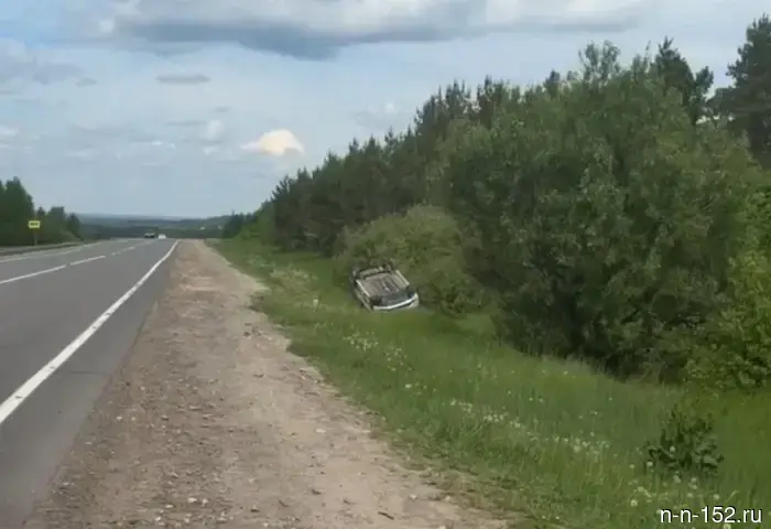 Иностранный автомобиль перевернулся в результате дорожно-транспортного происшествия в Дальнеконстантиновском районе.
