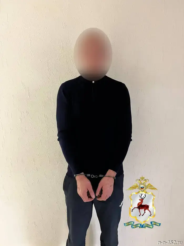 A previously convicted man from Nizhny Novgorod stabbed his neighbor to death in the entrance of a building on Yefremova Street.