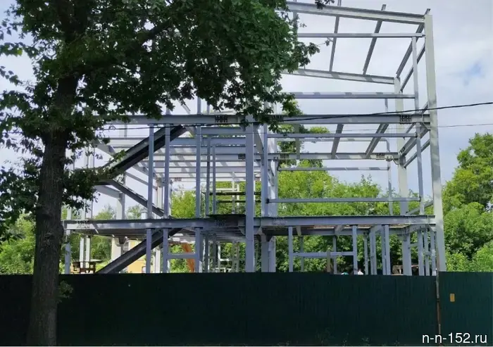 The unauthorized construction on Litvinov Street in Kanavino will be demolished by court order.
