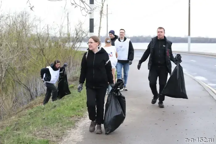 Nizhny Novgorod deputies collected 60 bags of trash at the Rowing Canal.