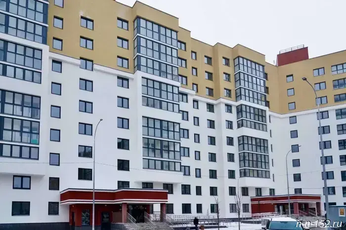 Nizhny Novgorod residents have begun moving from unsafe housing into a new building on Zaitseva Street.