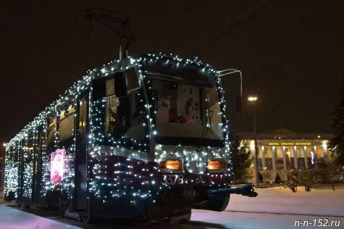 A young train surfer attacked the driver of a Nizhny Novgorod tram with pepper spray.