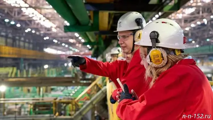 An inclusive group of tourists from Nizhny Novgorod visited the Vyksunskoye OMK plant.
