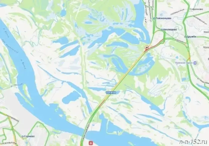 A traffic jam several kilometers long formed on the Borsky Bridge due to a reverse-gear failure.