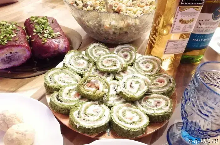 Doctors gave advice on how to get through the New Year's holidays without harming your health.