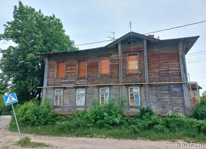 The former Old Believer school in Gorodets has been put up for auction.