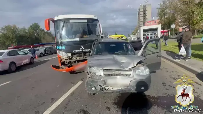 A video has surfaced of a multi-vehicle pileup on Lenin Avenue in Nizhny Novgorod.