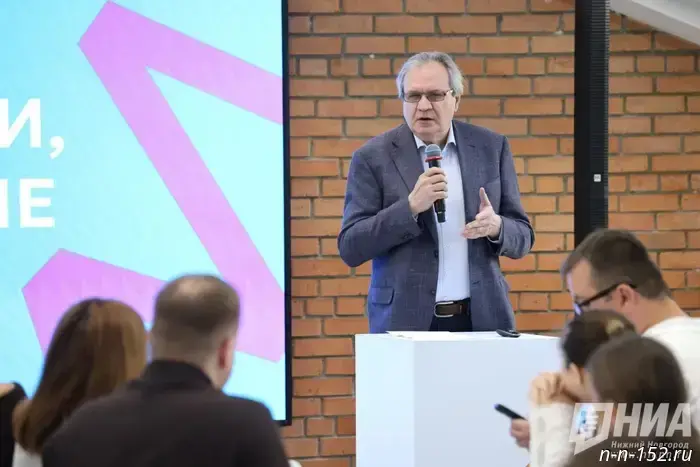 Presidential adviser Fadeev called for restoring trust in schoolteachers.