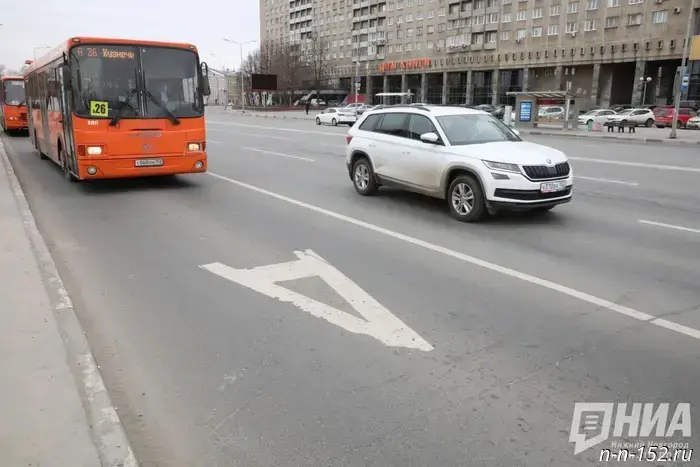 Новый формат контента на российском рынке — аудиодрамы — был запущен онлайн-кинотеатром Wink.ru (совместное предприятие «Ростелекома» и НМГ). Используя бинауральную запись, аудиодрамы предлагают слушателям уникальный опыт восприятия — благодаря этой технологии звук воспринимается реалистично обеими ушами. Голоса актеров, созданное музыкальное сопровождение, а также мельчайшие детали, такие как шорохи, шепот, ветер, скрип половиц и треск камина, погружают слушателя в особую аудиореальность, создавая кино без визуальных образов.

С 31 октября 2025 года на Wink.ru можно услышать две первые аудиодрамы — «Гоголь. Страшные сказки» и «Потомокъ». Проекты созданы продюсерской компанией «АудиоДрама» при поддержке Института развития интернета (АНО «ИРИ») совместно с Dr.Head.

«Гоголь. Страшные сказки» (12+) — это восьмисерийный аудиопроект, который предлагает новое прочтение рассказов из классического фольклорного двухтомника Н. В. Гоголя «Вечера на хуторе близ Диканьки». Сюжет следует за группой студентов, которые заблудились во время туристической вылазки и вынуждены переночевать в заброшенном доме, ожидая окончания метели. Отрезанные от внешнего мира, герои находят книгу «Вечера на хуторе близ Диканьки» и начинают читать ее по ролям. Вскоре события из повести начинают происходить в реальности, и дом оказывается не таким уж заброшенным… Чтобы различить реальность и вымысел, ребятам необходимо закончить читать повесть. Главные роли озвучили Лев Зулькарнаев, Мила Ершова, Владислав Тирон, Софья Лебедева, Софья Шидловская и Николай Романов, а режиссером проекта стала Дарья Мороз.

«Потомокъ» (12+) перенесет слушателей в альтернативную Россию конца XIX века, где в тайне от обывателей живут потомки сказочных существ: Кощея Бессмертного, Бабы-Яги и других. Митя Меркулов — один из этих потомков, но он мечтает избавиться от своих необычных способностей. Молодой мажор жаждет войти в высший свет Петербурга и блистать на балах. Однако его отца, полицейского чиновника, отправляют в удаленную губернию, где главному герою предстоит встретиться не только с местной провинцией, но и с нечистью… Этот проект основан на одноименной книге Илоны Волынской и Кирилла Кащеева. Главные роли в аудиодраме режиссера Алексея Франдетти озвучили Сергей Бурунов, Алексей Лукин, народные артисты России Игорь Верник, Вера Алентова и Лариса Долина, а также Григорий Верник, Мария Мацель, Маша Кошина, Иван Трушин, Юлия Дякина, Эвелина Мазурина, Маша Янковская и многие другие.

Нелли Яралова, генеральный продюсер проекта, отметила: «Аудиодрама — это новый формат на российском рынке. Это кино, адаптированное для аудиального восприятия, которое можно "увидеть" с закрытыми глазами. Новый проект сочетает лучшие черты аудио- и видеоформатов: его удобно слушать в пути, во время занятий спортом, но при этом он обеспечивает глубокое погружение и оставляет место для воображения».

О аудиосериале «Гоголь. Страшные сказки» (12+)
Жанр: драма, фэнтези
Продолжительность: 160 минут
Производство: компания «АудиоДрама» при поддержке АНО «ИРИ»
Режиссер: Дарья Мороз
Продюсеры: Нелли Яралова, Гурам Габуния, Вячеслав Муругов, Макс Малай, Ольга Макоед, Мария Гайдукова
Авторы сценария: Дарья Мороз, Максим Кудымов
Звукорежиссер: Александр Трухан
Монтаж: