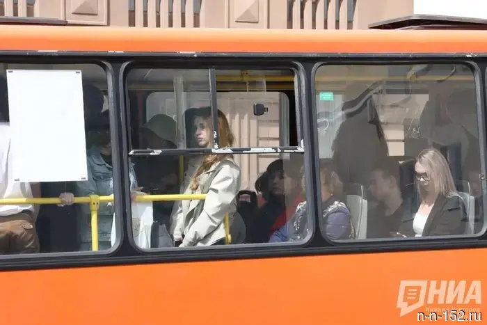 Тем, кто недоволен духотой в автобусах Нижнего Новгорода, предложили открывать окна.