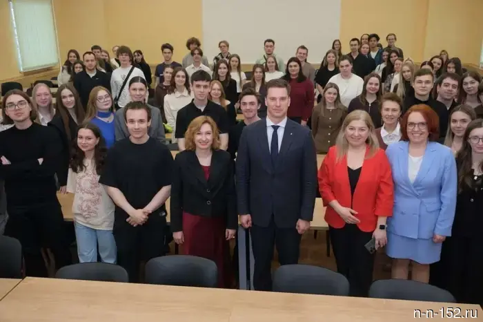 В НИУ Президентской академии состоялась встреча студентов с министром спорта региона Дмитрием Кабайло.