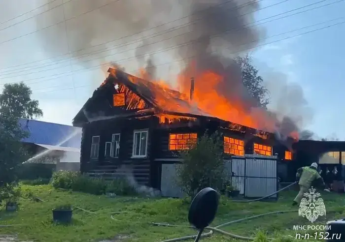 В Ветлуге сгорел жилой дом из-за поломки холодильника.