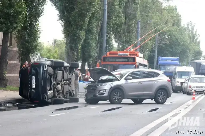 В Сормовском районе произошло дорожно-транспортное происшествие с участием четырех иномарок, в результате которого пострадали двое детей.