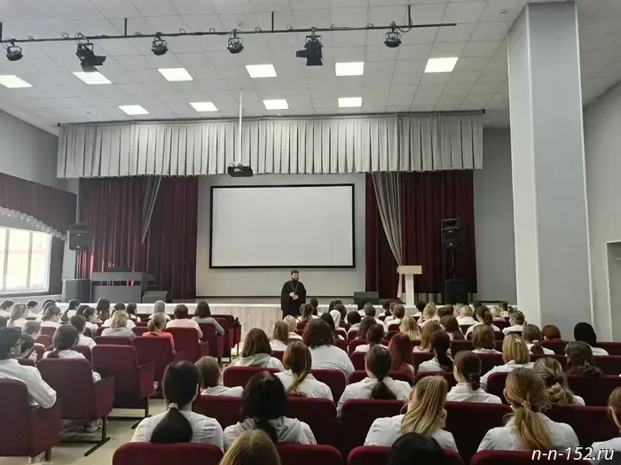 The assistant to the dean of the Sormovo District held a discussion with students of the Nizhny Novgorod Medical College.