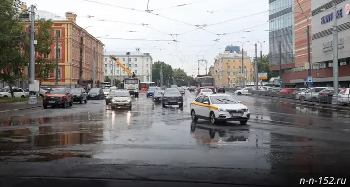 At the intersection of two streets in Nizhny Novgorod, the tram tracks have been repaired.
