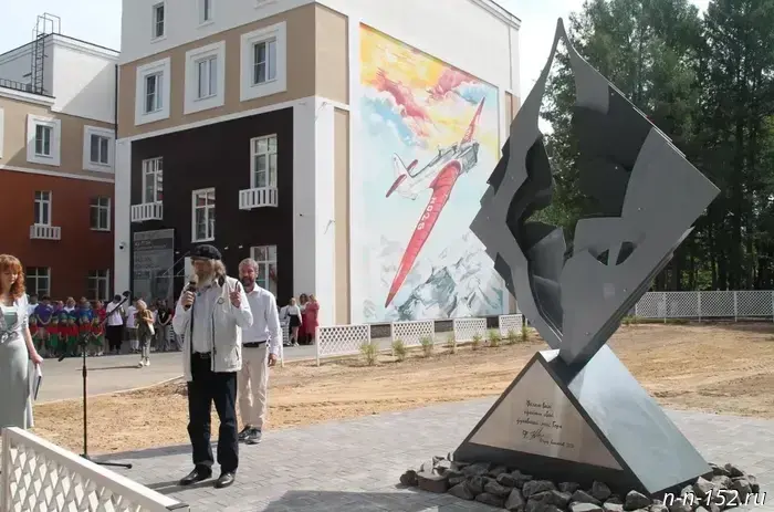 A mural and art installation in honor of traveler Konyukhov appeared in Chkalovsk.
