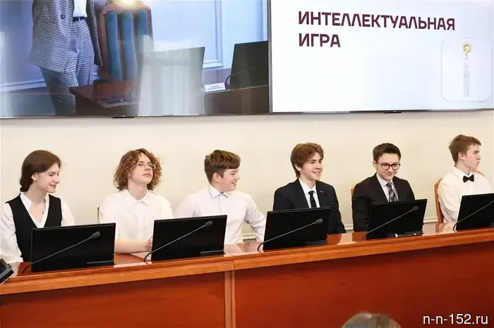 Евгений Люлин передал пост председателя десятикласснику из Дзержинска.