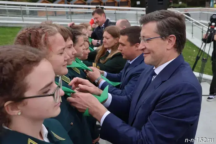 Nikitin and Sovetnikov planted an avenue of trees in Victory Park together with schoolchildren.