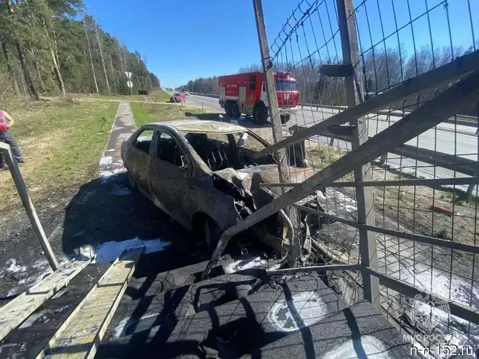 The car burned to the ground as a result of a traffic accident on the M-7 near Nizhny Novgorod.