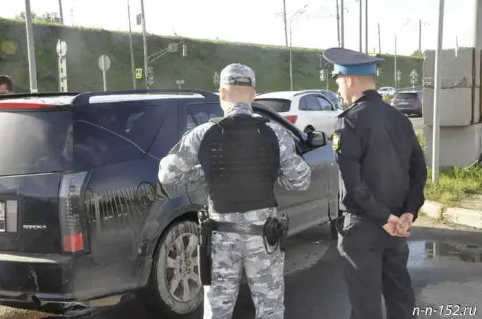 A Mercedes and a Citroën were seized from debtors during a raid in Nizhny Novgorod.