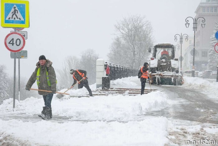 В Нижнем Новгороде высота апрельских сугробов достигла 27 см.