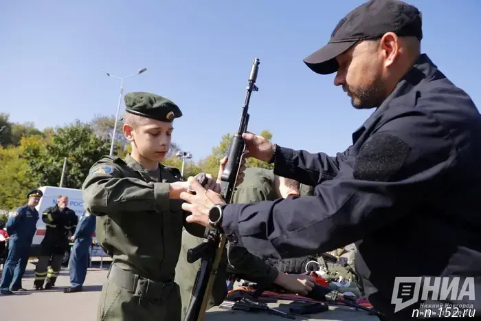 AK replicas and training mannequins were purchased for Nizhny Novgorod schools.