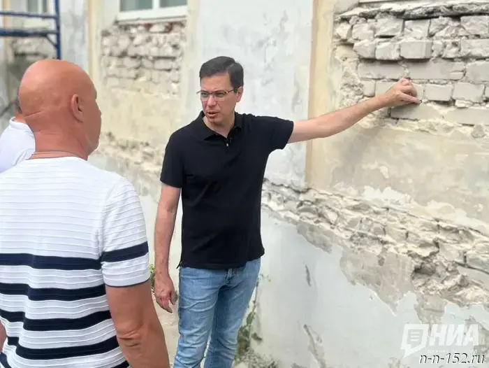 Мэр проверил ремонт в двух школах Нижнего Новгорода.