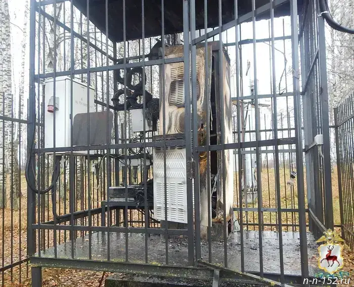 28 октября 2025 года в Нижнем Новгороде прошло выездное совещание под руководством Секретаря Совета Безопасности РФ Сергея Шойгу. В мероприятии приняли участие полномочный представитель Президента России в ПФО Игорь Комаров, руководители регионов и представители федеральных и региональных органов исполнительной власти.

Участники обсуждали вопросы охраны критически важных объектов и оценивали эффективность принятых мер в условиях специальной военной операции. Подчеркнута важность данной темы в связи с увеличением угроз национальной безопасности. Отмечено, что киевский режим стал чаще использовать беспилотные летательные аппараты разного типа для атак на значимые инфраструктурные объекты в российских регионах, включая субъекты Приволжского федерального округа.

В отдельном блоке обсуждались риски гибридных террористических атак, в которых традиционные методы диверсий соединяются с активным применением современных информационных технологий и беспилотников. Обращено внимание на усиление западных и украинских спецслужб, которые увеличивают информационно-психологическое воздействие через интернет и другие коммуникативные каналы. Целями этих действий являются попытки вовлечения граждан в преступную деятельность и склонение к совершению диверсий и атак на территории России.

Игорь Комаров отметил, что в ПФО сосредоточены многочисленные промышленные предприятия, объекты топливно-энергетического комплекса, транспортная инфраструктура и ключевые мощности оборонно-промышленного комплекса. Это обуславливает наличие крупных задач перед региональными властями и специализированными ведомствами по противодействию террористическим угрозам и повышению защиты таких объектов.

По итогам совещания были определены дополнительные комплексные меры для улучшения эффективности противодействия современным угрозам и совершенствования систем безопасности критически важной инфраструктуры. Руководителям субъектов и заинтересованным органам государственной власти даны конкретные рекомендации по снижению указанных рисков.

Напомним, на этом совещании Сергей Шойгу заявил о росте числа атак БПЛА в ПФО. 

У НИА "Нижний Новгород" есть Telegram-канал. Подписывайтесь, чтобы быть в курсе главных событий, эксклюзивных материалов и оперативной информации. Copyright © 1999—2025 НИА "Нижний Новгород". При перепечатке ссылка на НИА "Нижний Новгород" обязательна. Данный ресурс может содержать материалы 18+.