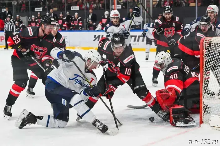 "Torpedo-Gorky" lost to "Molot" and extended their losing streak.