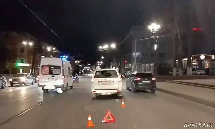 An imported car hit two children who had gotten off the tram at Belinka.