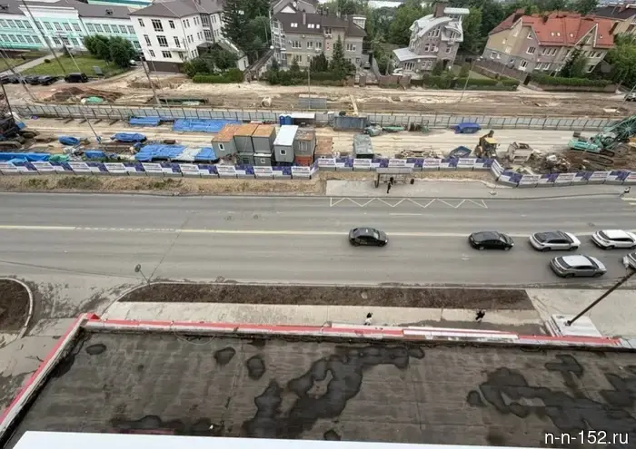 Нижегородцам предложили способ решения проблемы нехватки парковочных мест на улице Родионова.