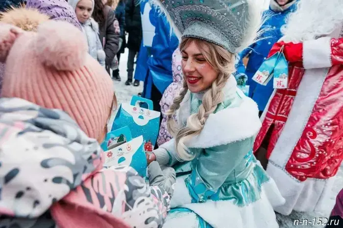 The "New Year in Every Yard" celebrations with songs, circle dances and gifts are taking place in the districts of Nizhny Novgorod.