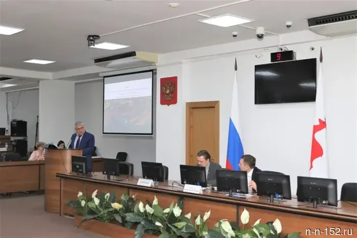 This season, 95 percent of the road markings in the city will be applied with plastic.