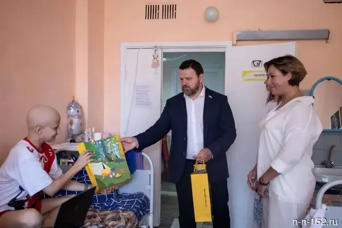Yuri Stankevich supported young patients as part of the "Box of Courage" campaign.