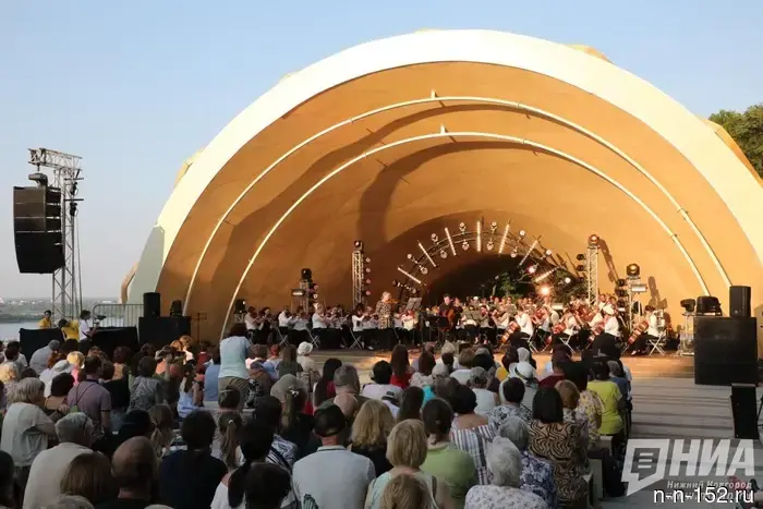 Названные имена артистов нижегородской "Столицы закатов" в 2026 году.