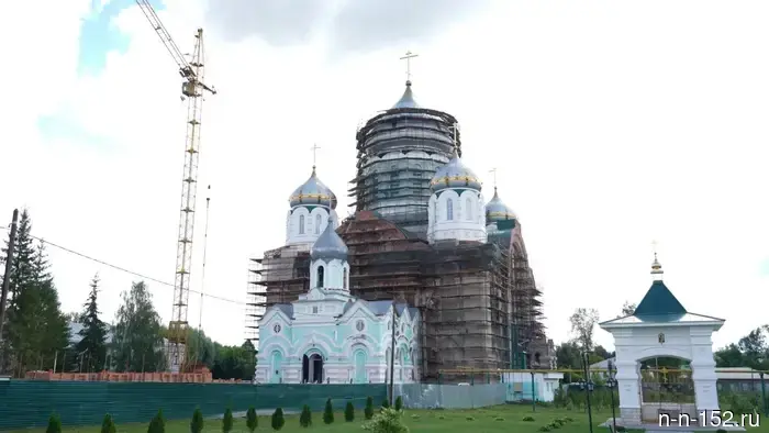 В Троицком соборе Выксунского Иверского монастыря состоялась первая Божественная литургия после закрытия монастыря.