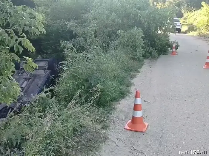 Пьяный 16-летний автолюбитель стал виновником аварии с перевернувшейся машиной в Нижегородской области.