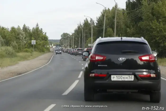 A massive traffic jam has formed on the Molitovsky Bridge due to an accident.