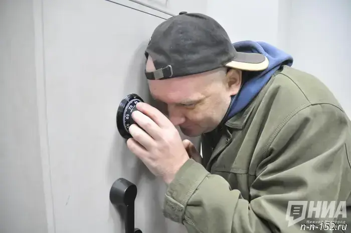 A Nizhny Novgorod resident was injured while attempting to open a safe with an angle grinder.