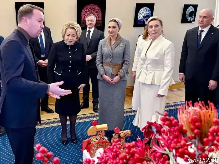 Valentina Matvienko was presented with Nizhny Novgorod Khokhloma.