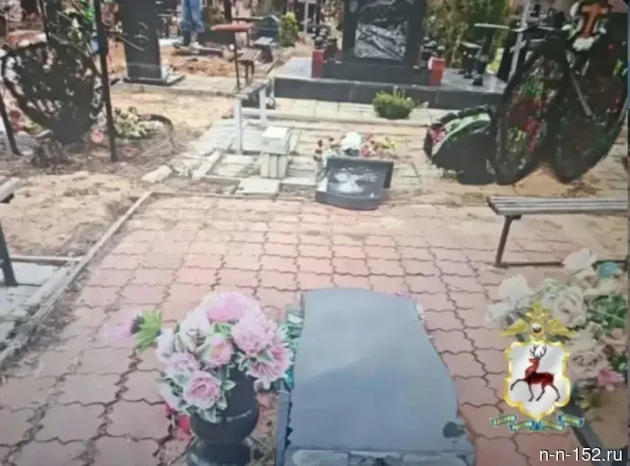 The police became interested in the damaged tombstones at the Dzerzhinsk cemetery.