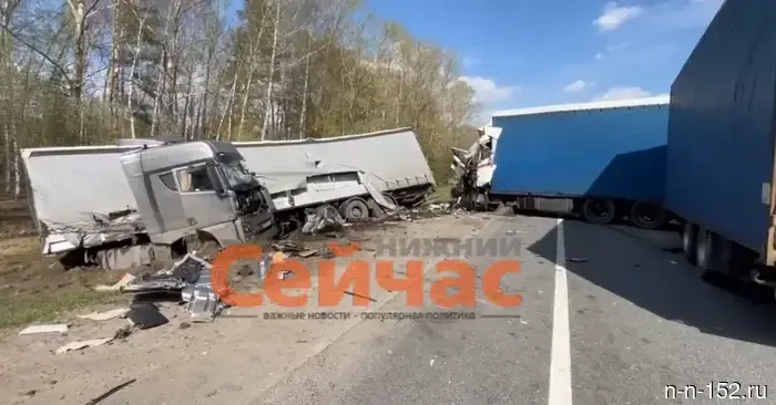 The driver was injured in a traffic accident involving two trucks in the Kstovo district.