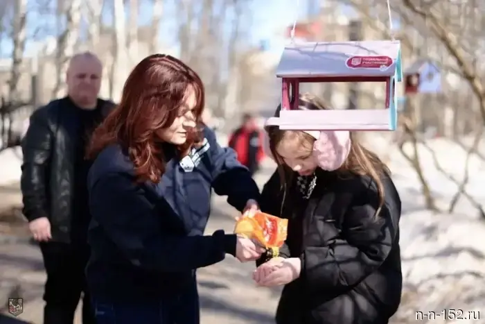 Нижегородцы разместили свыше 100 кормушек в рамках акции социальных участковых.