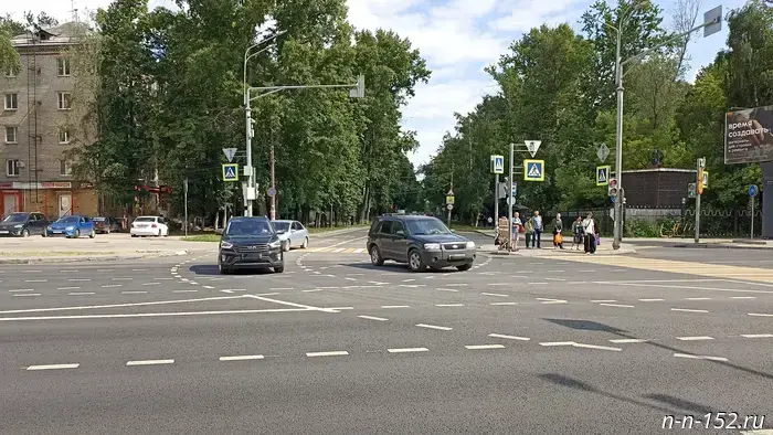 Власти усовершенствовали схему движения на перекрестке улицы Нахимова и проспекта Ленина.