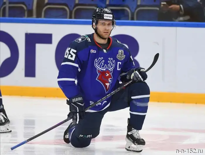 Captain Vladimir Tkachev stays with "Torpedo" for another two seasons.