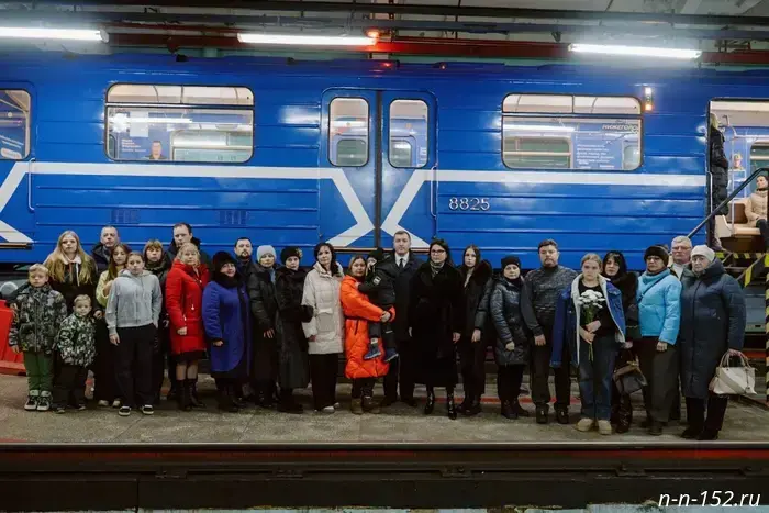 В нижегородском метро начали курсировать два вагона, посвящённых героям специальной военной операции.