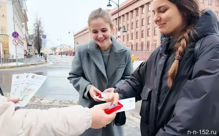 Социальные участковые в Нижнем Новгороде организовали акцию "Конфета за сигарету".