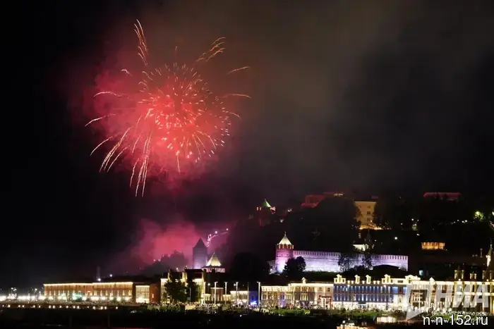 Nizhny Novgorod residents are being sold tickets for river cruises with fireworks that will not take place.