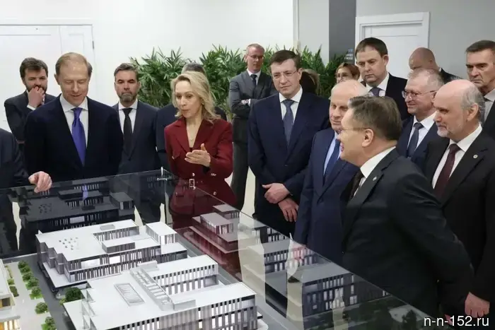 Денис Мантуров и Глеб Никитин побывали в Сарове.