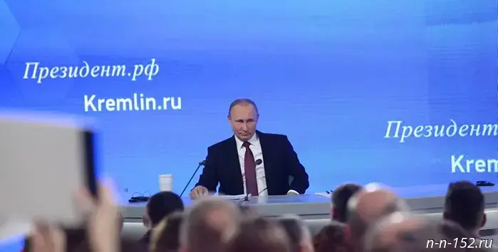 Это новшество значительно уменьшило время, необходимое для оформления документов родителям. 

Молочные кухни Нижнего Новгорода полностью перешли на электронные рецепты. Об этом сообщается в телеграм-канале «Бокал прессека». 

Теперь педиатр в детской поликлинике оформляет назначения на специальное питание в цифровом формате непосредственно во время приема. Это решение существенно ускоряет процесс оформления документов для родителей. 

Новая система также устраняет прежние бытовые сложности: электронный рецепт невозможно потерять или повредить, что особенно актуально для семей с маленькими детьми. После того как врач оформит документ, он автоматически поступает в выбранную молочно-раздаточную точку, определенную родителями. Право на получение бесплатного питания для детей до трех лет остаётся за семьями, чей доход не превышает установленный законодательством уровень. 

Стоит отметить, что в 2026 году нижегородские молочные кухни, обеспечивающие детей специальным питанием по медицинским показаниям, отметят 90-летний юбилей. Внедрение цифровых технологий стало важным этапом модернизации этой значимой социальной услуги. 

Ирина ШВЫРКАЕВА